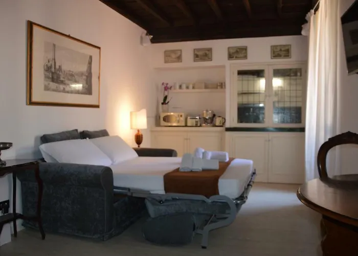 Historic Center - Elegant With Charming Antiques - Raffaello Рим