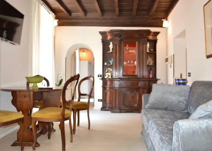 Historic Center - Elegant With Charming Antiques - Raffaello Апартаменты *