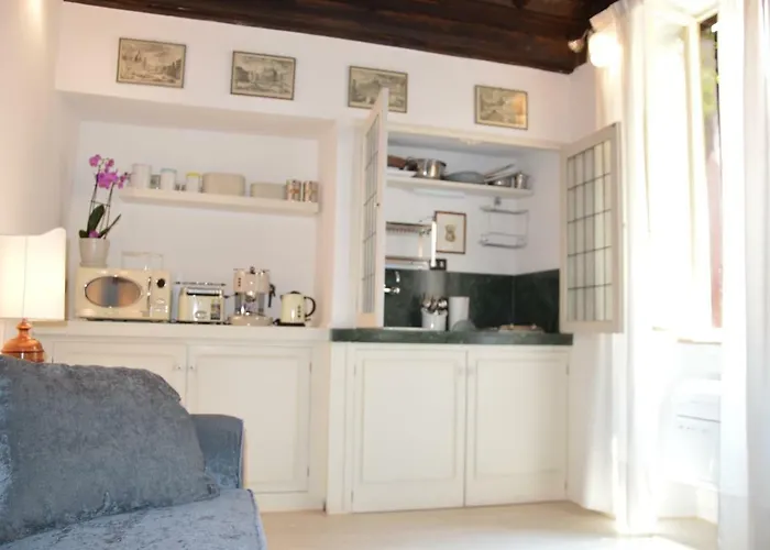 Historic Center - Elegant With Charming Antiques - Raffaello Апартаменты