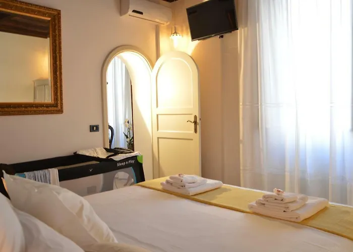 Historic Center - Elegant With Charming Antiques - Raffaello Апартаменты Рим