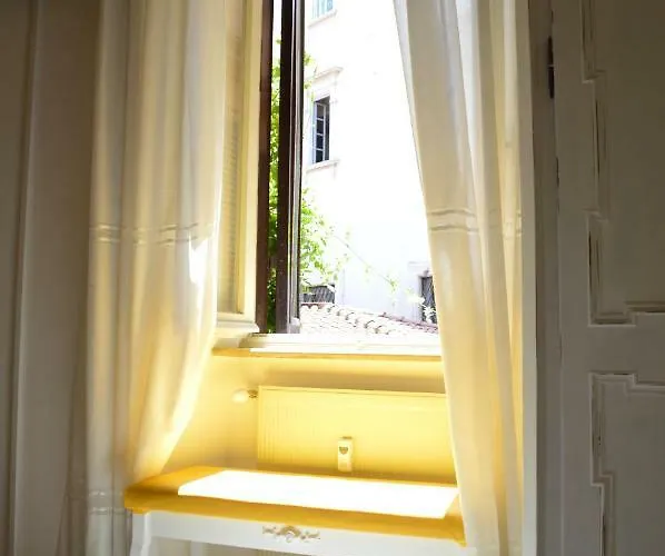 Historic Center - Elegant With Charming Antiques - Raffaello Апартаменты Рим