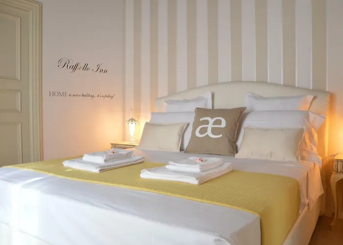 Апартаменты Historic Center - Elegant With Charming Antiques - Raffaello